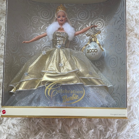 - NRFB Celebration Barbie ~ 2000 🎊 - Picture 4 of 12